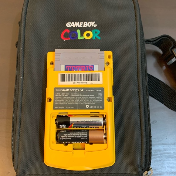 Nintendo gameboy yellow carrying case with Tetris - Picture 3 of 8